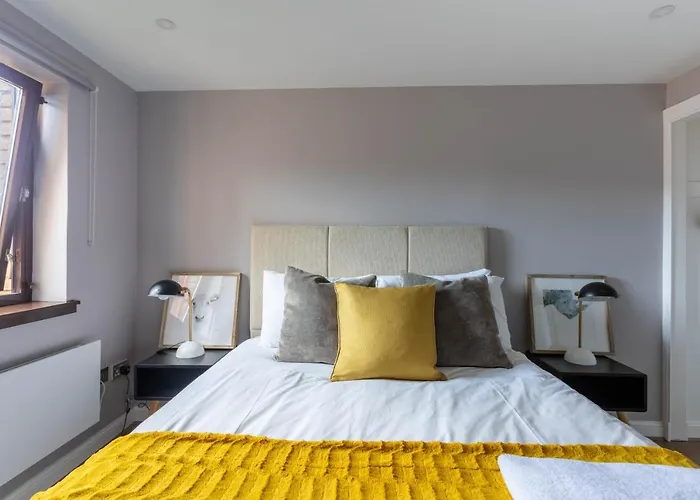 Stunning 1 Bed Merchant City Apartment With Parking