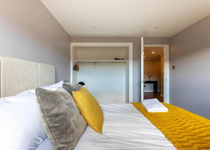 Stunning 1 Bed Merchant City Apartment With Parking